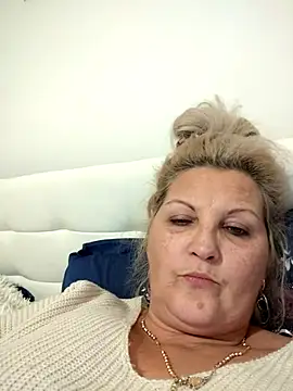 Divineblond online show from November 2025 07:38:01 PM