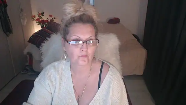 Divineblond online show from February 2026 05:07:02 PM