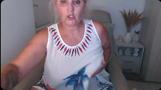 Divineblond online show from July 2026 10:01:02 PM