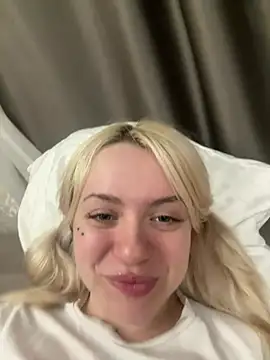 CassieCuteees online show from April 2026 09:23:01 PM