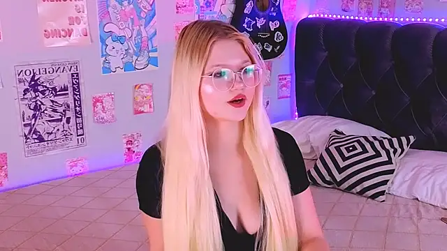 LunariaFox online show from July 2026 03:21:01 PM
