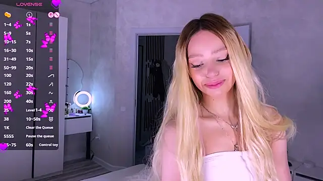 Snapshot of Mooniesiesita chatting on August 2026 07:57:02 PM Mooniesiesita online show from August 2026 07:57:02 PM