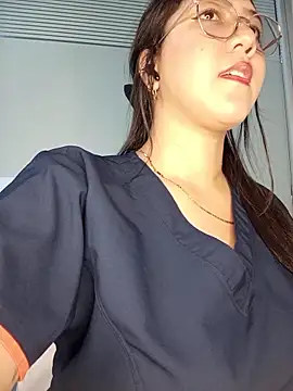 Chloe Thomsoon  online show from May 2026 08:26:01 PM