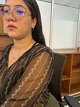 Chloe Thomsoon  online show from June 2026 08:02:02 PM