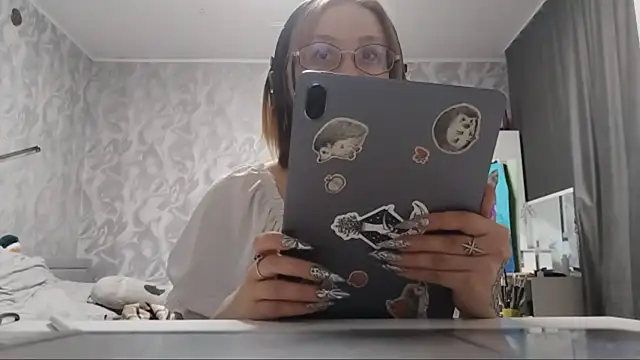 MyungWormington online show from April 2026 01:52:02 PM