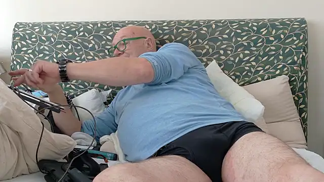 Snapshot of KinkCentral chatting on May 2026 08:10:02 AM KinkCentral online show from May 2026 08:10:02 AM