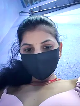 Snapshot of RUHI_1143 chatting on May 2026 12:33:01 PM RUHI 1143 online show from May 2026 12:33:01 PM