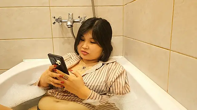 lenayobondio online show from April 2026 12:00:01 PM