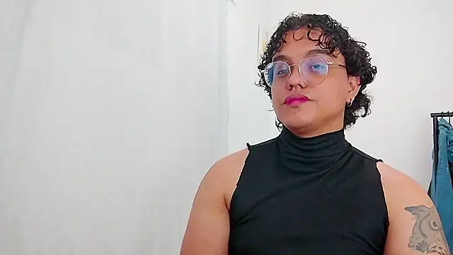 Snapshot of Diane_exotic chatting on April 2026 02:27:02 AM Diane exotic online show from April 2026 02:27:02 AM
