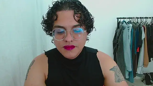 Snapshot of Diane_exotic chatting on May 2026 10:27:01 PM Diane exotic online show from May 2026 10:27:01 PM