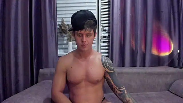 Snapshot of MarcoErra chatting on June 2026 04:55:01 PM MarcoErra online show from June 2026 04:55:01 PM