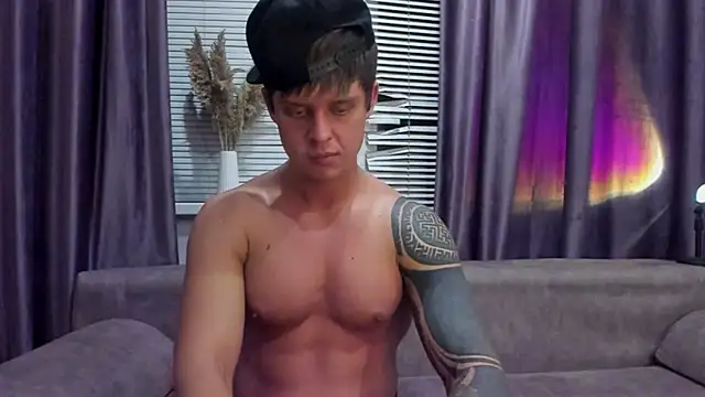Snapshot of MarcoErra chatting on June 2026 05:01:02 PM MarcoErra online show from June 2026 05:01:02 PM