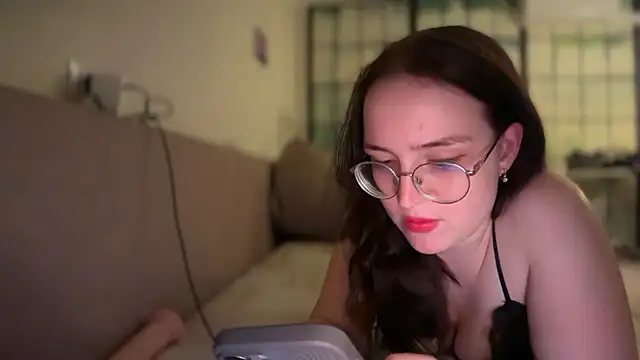 FoxyMiaa online show from April 2026 05:08:02 PM