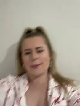 Snapshot of taylor-b chatting on May 2026 06:02:02 PM taylor-b online show from May 2026 06:02:02 PM