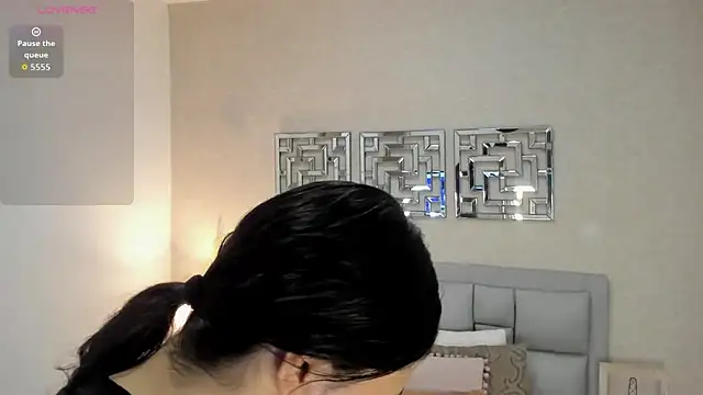 sofia  thompson online show from May 2026 11:56:01 PM