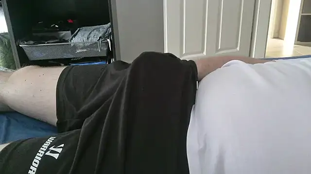 Snapshot of horny-bear89 chatting on May 2026 04:04:02 PM horny-bear89 online show from May 2026 04:04:02 PM