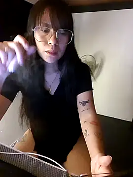 Snapshot of Bad_bish21 chatting on June 2026 02:01:02 PM Bad bish21 online show from June 2026 02:01:02 PM