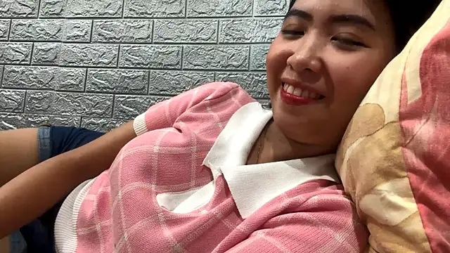 CozyKittyy online show from May 2026 07:14:01 AM