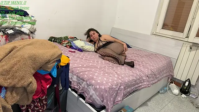 LolaH97 online show from April 2026 11:35:01 PM