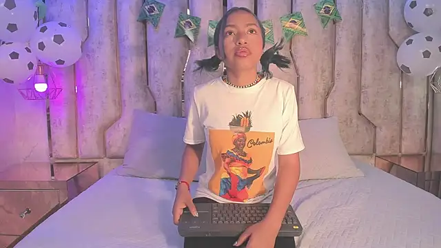 chica nocturna25 online show from June 2026 03:05:01 AM