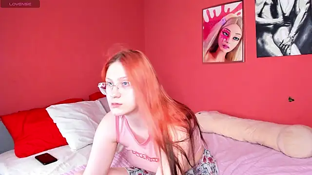 Snapshot of Queen_Milena chatting on June 2026 03:02:01 AM Queen Milena online show from June 2026 03:02:01 AM