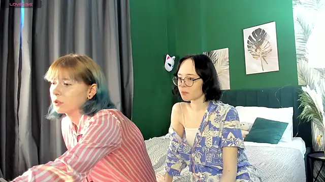 Snapshot of Lilac-Muse chatting on May 2026 03:24:01 AM Lilac-Muse online show from May 2026 03:24:01 AM