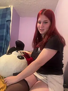 Snapshot of Caro_redd chatting on May 2026 12:33:01 PM Caro redd online show from May 2026 12:33:01 PM