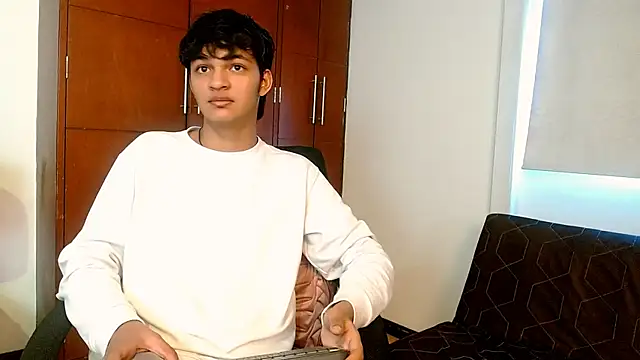 Snapshot of SahirCharm chatting on May 2026 12:11:02 PM SahirCharm online show from May 2026 12:11:02 PM