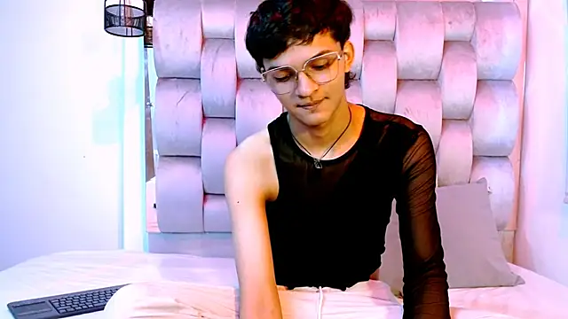 Snapshot of SahirCharm chatting on June 2026 05:27:01 PM SahirCharm online show from June 2026 05:27:01 PM