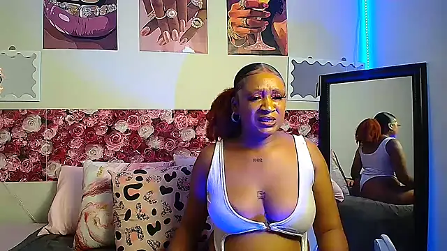 Snapshot of EnchantingLisa chatting on June 2026 04:57:02 PM EnchantingLisa online show from June 2026 04:57:02 PM