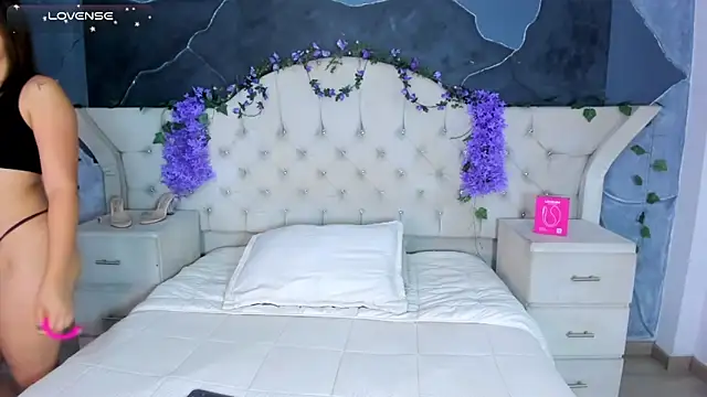 HayleyRoss  online show from May 2026 02:01:02 PM