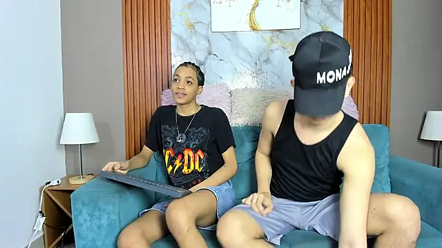 LOVE GUYS1 online show from April 2026 07:19:01 PM