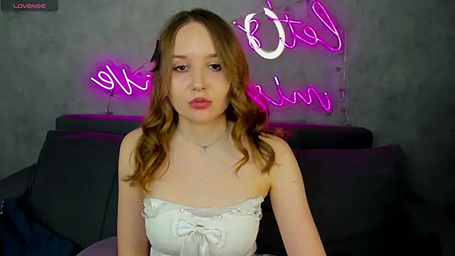 Emmaa Kimm online show from June 2026 06:52:02 AM