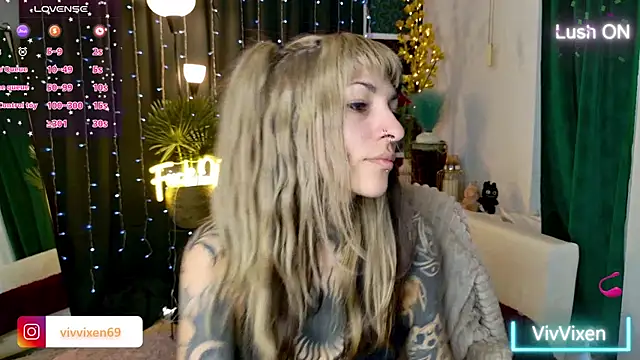 Snapshot of VivVixen chatting on May 2026 05:52:01 PM VivVixen online show from May 2026 05:52:01 PM