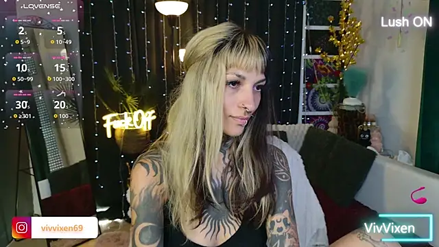 Snapshot of VivVixen chatting on July 2026 04:12:02 PM VivVixen online show from July 2026 04:12:02 PM