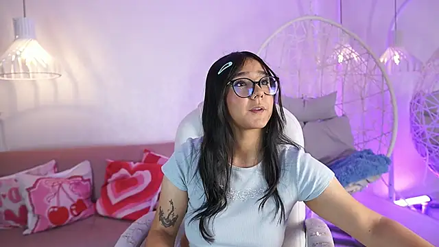 Snapshot of VioletJoness_ chatting on June 2026 11:35:02 AM VioletJoness online show from June 2026 11:35:02 AM