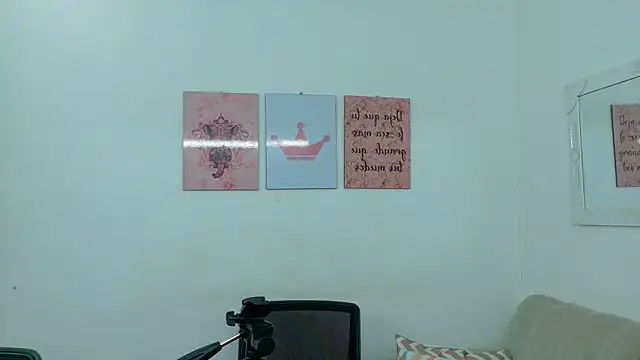 Snapshot of Zoe_rousse01 chatting on May 2026 08:07:02 PM Zoe rousse01 online show from May 2026 08:07:02 PM