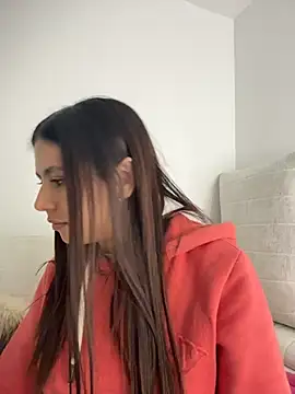 Snapshot of EmilyCxx chatting on May 2026 04:28:01 AM EmilyCxx online show from May 2026 04:28:01 AM