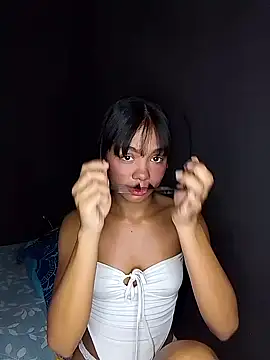 Floresitacampe online show from May 2026 10:04:02 PM