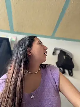 Snapshot of Alix_Rousses20 chatting on May 2026 08:28:02 PM Alix Rousses20 online show from May 2026 08:28:02 PM