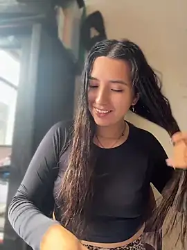 Snapshot of Alix_Rousses20 chatting on May 2026 04:04:02 PM Alix Rousses20 online show from May 2026 04:04:02 PM