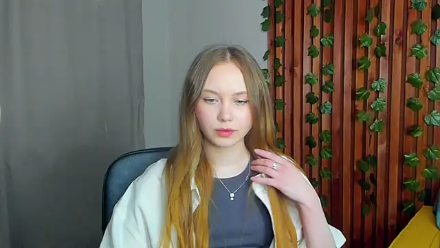 FloraLarsson online show from May 2026 03:25:01 AM