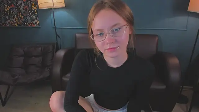FloraLarsson online show from June 2026 03:32:02 PM