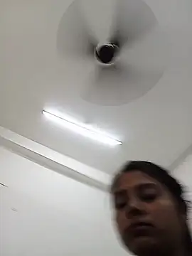 Simmi-00 online show from May 2026 04:52:02 AM