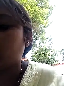 Simmi-00 online show from May 2026 12:01:01 PM