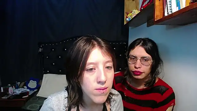 Snapshot of Blair_y_Briar chatting on July 2026 08:51:02 PM Blair y Briar online show from July 2026 08:51:02 PM