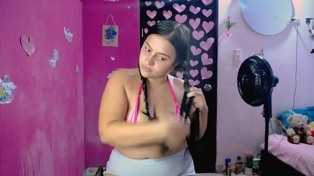 Snapshot of Kiara_tits chatting on June 2026 01:41:01 AM Kiara tits online show from June 2026 01:41:01 AM