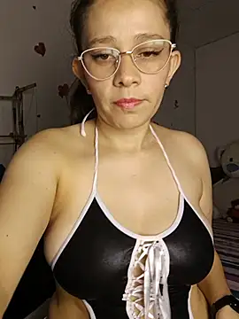 Snapshot of May_Hoppi chatting on May 2026 05:14:02 AM May Hoppi online show from May 2026 05:14:02 AM