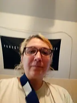 Snapshot of Thatonebinch chatting on May 2026 04:23:02 PM Thatonebinch online show from May 2026 04:23:02 PM