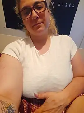 Snapshot of Thatonebinch chatting on May 2026 01:22:01 AM Thatonebinch online show from May 2026 01:22:01 AM